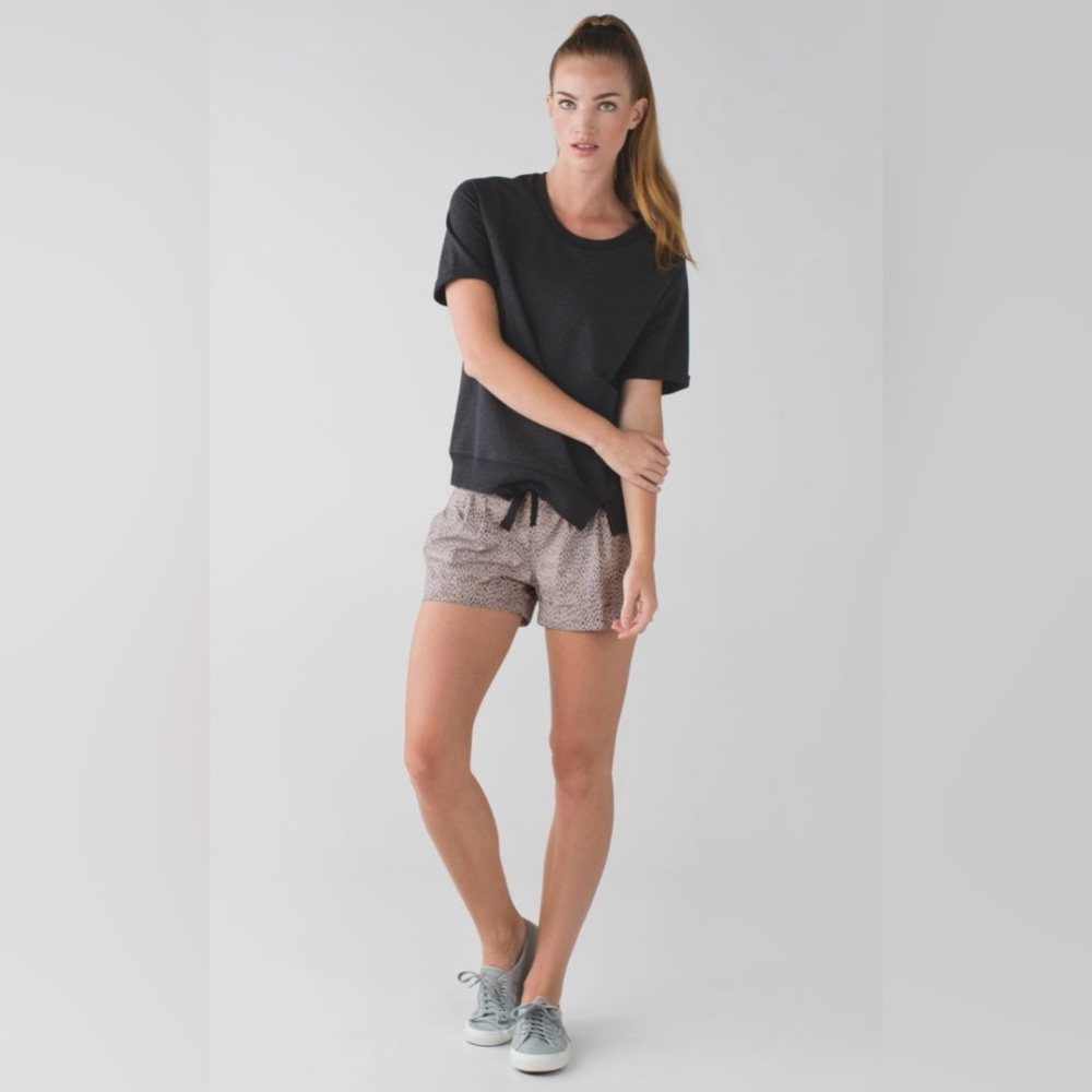 Lululemon Spring Break Away Short in Dottie Dash Grain Black, Sz. 6